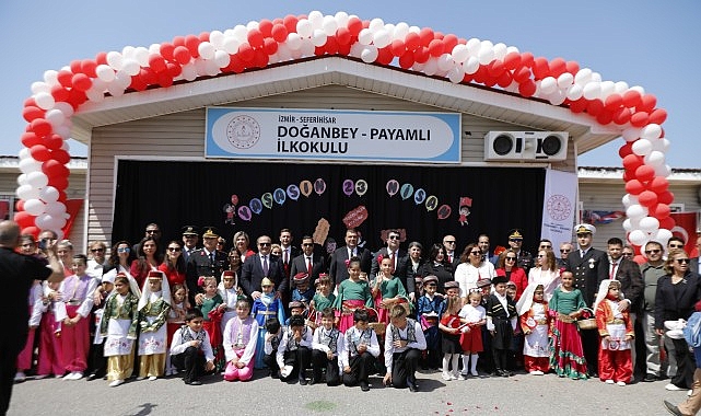 Seferihisar’da 23 Nisan coşkusu resmi tören ile başladı.