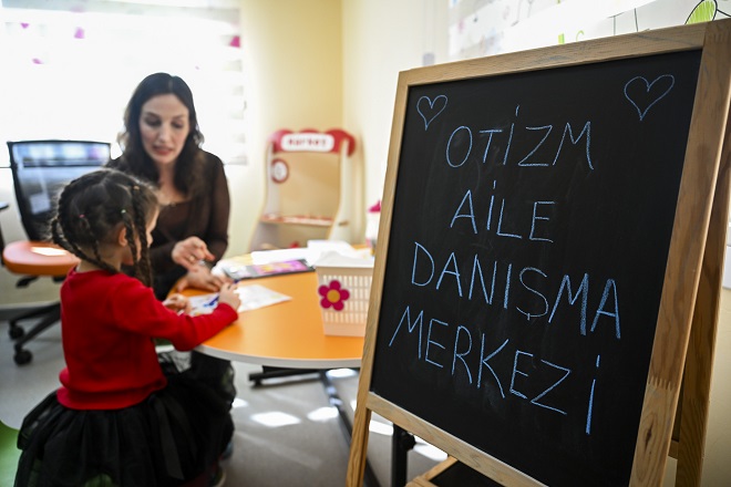 BÜYÜKŞEHİR BELEDİYESİ, OTİZM AİLE DANIŞMA MERKEZİ İLE ÖRNEK OLUYOR