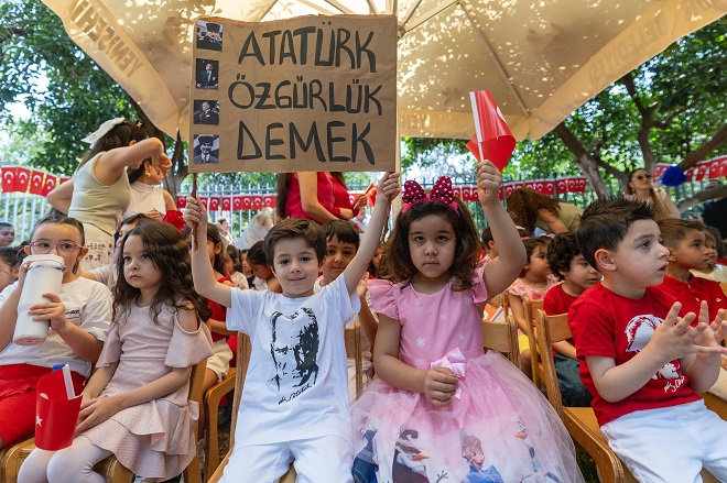 Mersin Yenişehir Belediye Başkanı Abdullah Özyiğit, 23 Nisan Ulusal Egemenlik