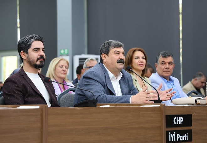Mersin Toroslar Belediye Başkanı Abdurrahman Yıldız, gazeteciler Timur Soykan ve