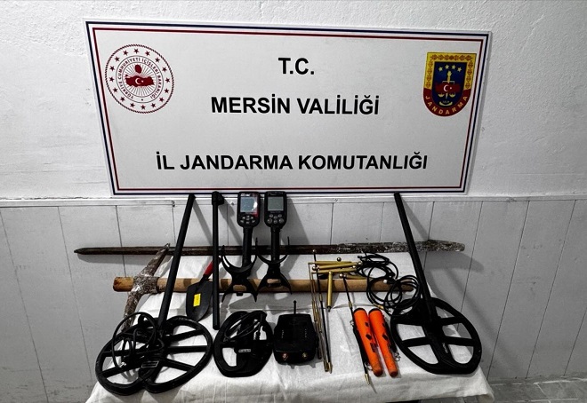 Mersin İl Jandarma Komutanlığı ekipleri kaçak kazı yapan (4) şüpheliyi