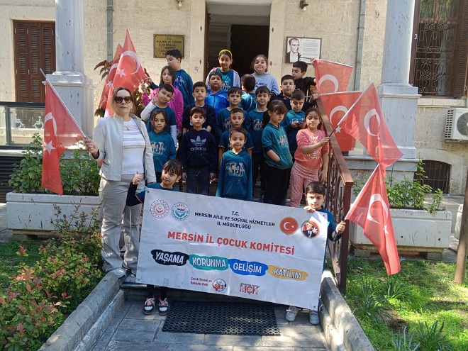 Mersin’de çocuklar hem öğreniyor hem de hayal güçlerini sanata dönüştürüyor