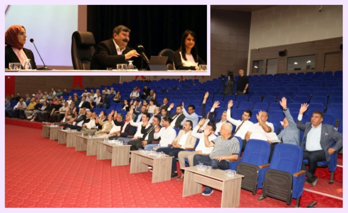 Belediye Başkanı Abdurrahman Yıldız öncülüğündeki yönetim, meclis üyeleriyle birlikte yoğun