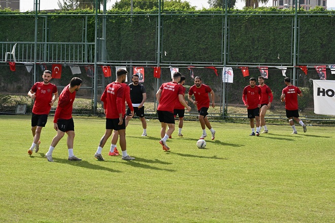TFF 2. Lig Kırmızı Grup’ta kümede kalma savaşı veren ve