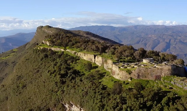 2007 yılında yapılan bir arkeolojik kazıda, Peru Andları’nın zirvesinde, harabe