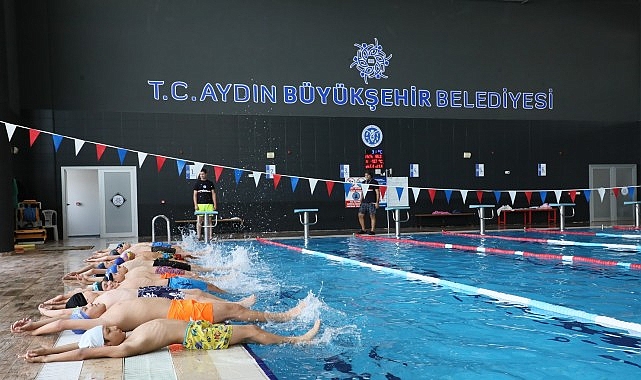 Aydın Büyükşehir Belediyesi tarafından her yaştan öğrenciye yönelik gerçekleştirilen destek