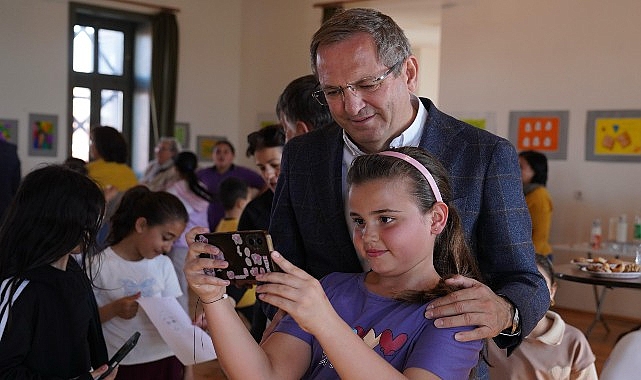 Ayvalık Belediyesi bünyesinde faaliyet gösteren Zeytin Çekirdekleri, çocuklara özel hazırladığı