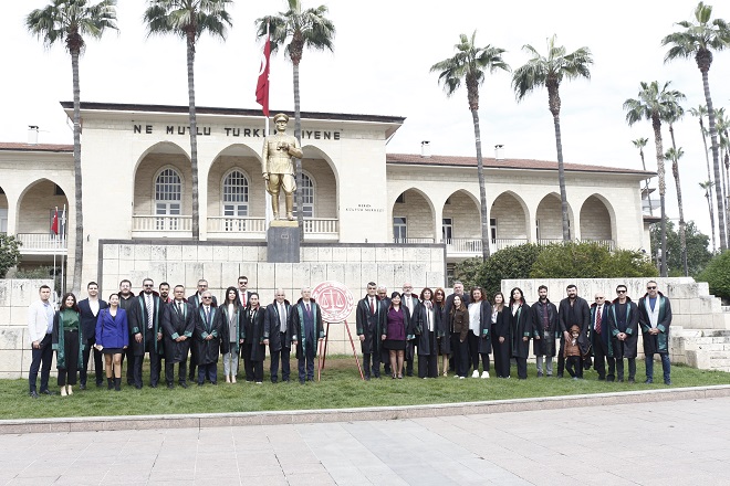 Mersin Barosu Başkanlığı, 5 Nisan Avukatlar Günü nedeniyle Mersin Cumhuriyet