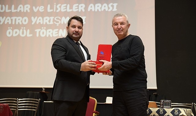 Kahramankazan Belediye Başkanı Selim Çırpanoğlu, Dünya Tiyatro Günü münasebetiyle düzenlenen