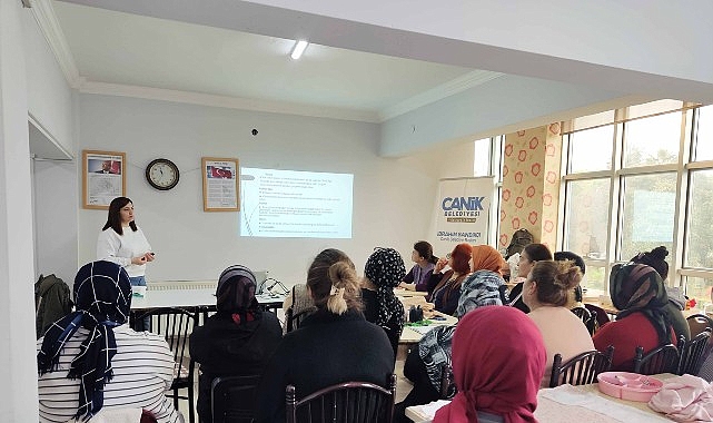 Canik Belediyesi ilçede düzenlediği eğitim ve seminer programlarıyla takdirleri toplamayı