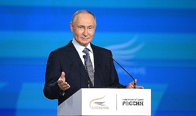 Vladimir Putin took part in a ceremony for presenting the all-Russian municipal award Service