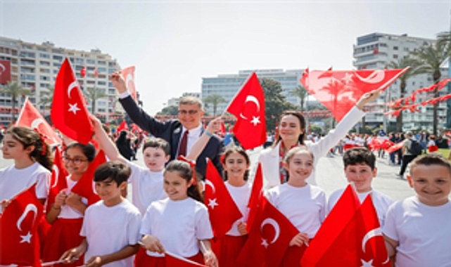 İzmir'de 23 Nisan Ulusal Egemenlik ve Çocuk Bayramı, Cumhuriyet Meydanı'ndaki