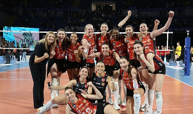 Eczacıbaşı Dynavit, AXA Sigorta Kupa Voley final biletini aldı! 