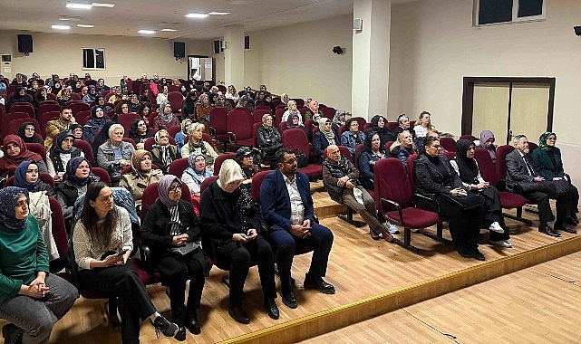 Gölcük Belediyesi tarafından düzenlenen “Erken Teşhis Hayat Kurtarır” adlı panelde
