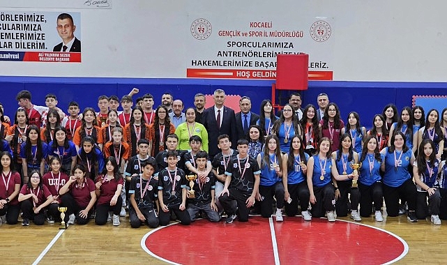 Gölcük’te 23 Nisan Ulusal Egemenlik ve Çocuk Bayramı kapsamında okullar