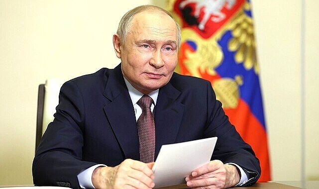 Vladimir Putin congratulated the staff and readers of Literaturnaya Gazetaon the 195th anniversary of this popular weekly.