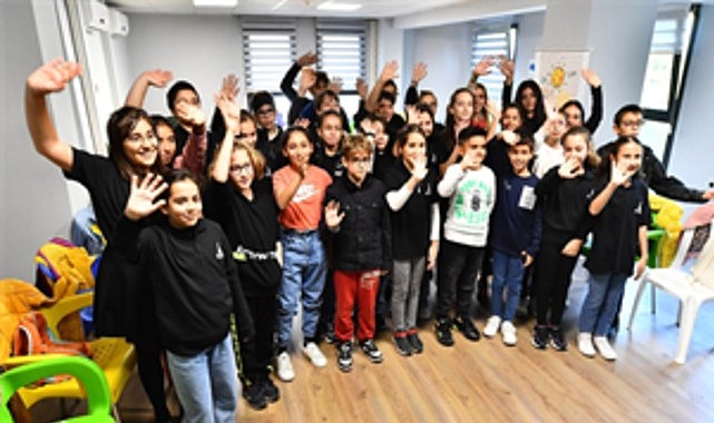İzmirli çocuklar, kentte kendilerini ilgilendiren konularda söz sahibi olmanın mutluluğunu