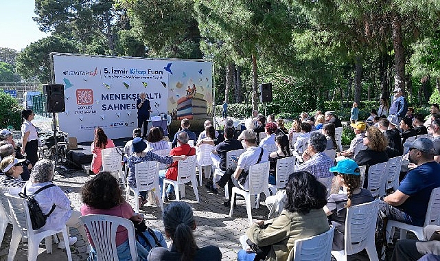 İzmir Kitap Fuarı, İzmirli kitapseverlerin akınına uğramaya devam ediyor.