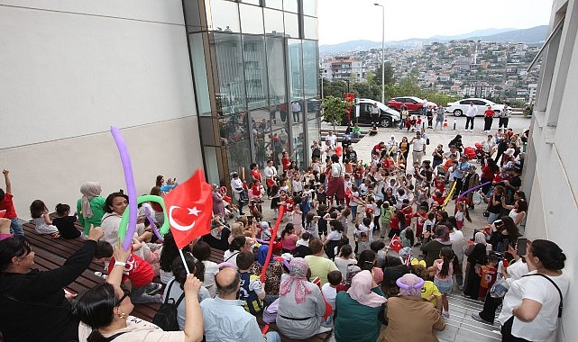 Karabağlar Belediyesi, 23 Nisan Ulusal Egemenlik ve Çocuk Bayramı’nı birbirinden
