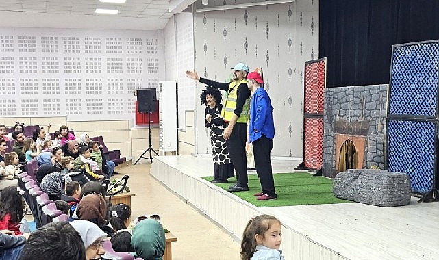 Kartepe Belediyesi’nin kültür sanat etkinlikleri kapsamında sahnelenen “Bir Buğday Müzikali”