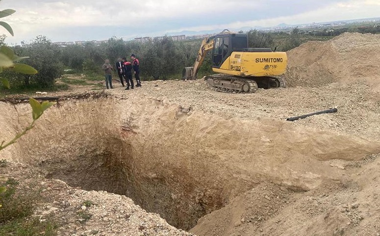 Mersin İl Jandarma Komutanlığı ekipleri kaçak kazı yapan (2) şüpheliyi