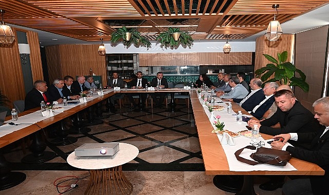 Kemer Turizm Komisyonu, Kaymakam Ahmet Solmaz başkanlığında ilçe merkezinde bulunan