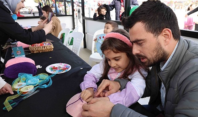 İzmit Milli İrade Meydanı’nda 23 Nisan şenlikleri kapsamında kurulan “Renkli