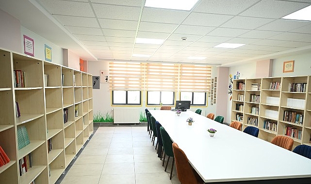 Kartepe’de bulunan Kocaeli Güzel Sanatlar Lisesi, şair ve yazar Enver