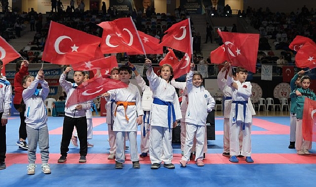 Kocaeli Büyükşehir Belediyesi’nin ev sahipliğinde düzenlenen Türkiye Çocuklar Karate Şampiyonası’nda
