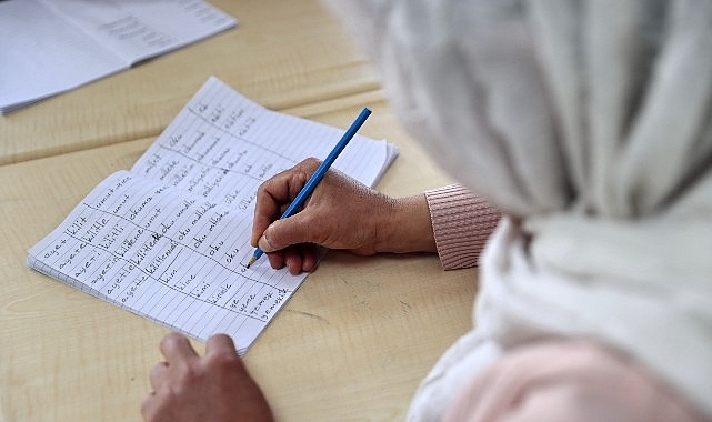 Konak Belediyesi Beştepeler Sosyal Tesisleri ve Aziziye Semt Merkezi’nde, özellikle