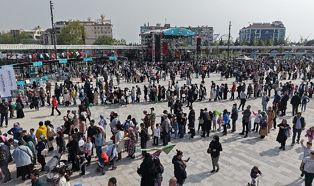 Büyükşehir Belediyesi’nin bu yıl İzmit Milli İrade Meydanı’nda düzenlediği 23