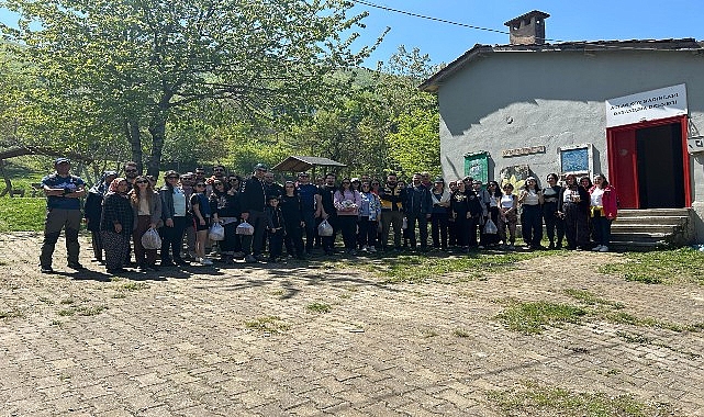 Nilüfer Belediyesi’nin düzenlediği etkinlikte bir araya gelen doğa tutkunları,  baharın