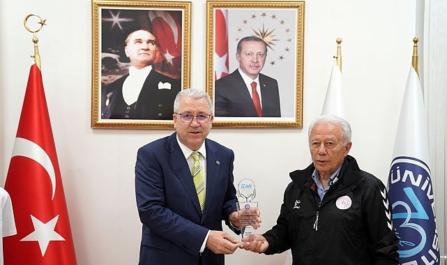 Antrenmanlarını Ege Üniversitesi spor tesislerinde sürdüren İzmir Atletizm Spor Kulübü