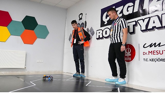 Keçiören Belediyesi’nin düzenlediği Rob-Okul Liseler Arası Çizgi İzleyen Robot Yarışması’nın