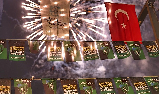 Kocaeli Büyükşehir Belediyesi öncülüğünde organize edilen Kocaelispor’un şampiyonluk gecesinde coşku