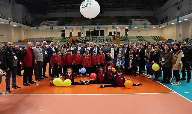 Bu yıl 23’üncüsü düzenlenen Nilüfer Uluslararası Spor Şenlikleri renkli görüntülerle