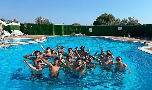 “Başarılı Öğrencilerimize Tatil Bizden” sloganıyla seslenen Zeytinburnu Belediyesi Gençlik Merkezi