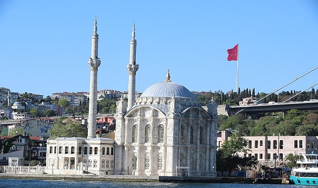 Zeytinburnu Belediyesi’nin ilçede ikamet eden vatandaşlar için düzenlediği ücretsiz Boğaz