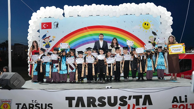 Tarsus Belediyesi’ne bağlı kreşlerde eğitim gören minik öğrenciler, yılsonu etkinliği