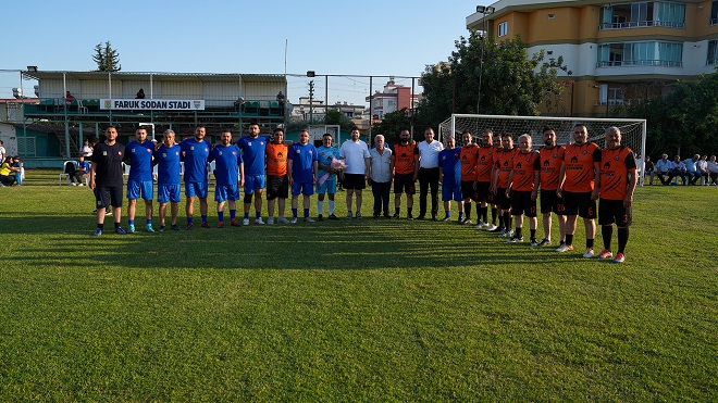 Tarsus Belediye Başkanı Ali Boltaç, belediye personeliyle Tarsus’un mahalle muhtarlarını