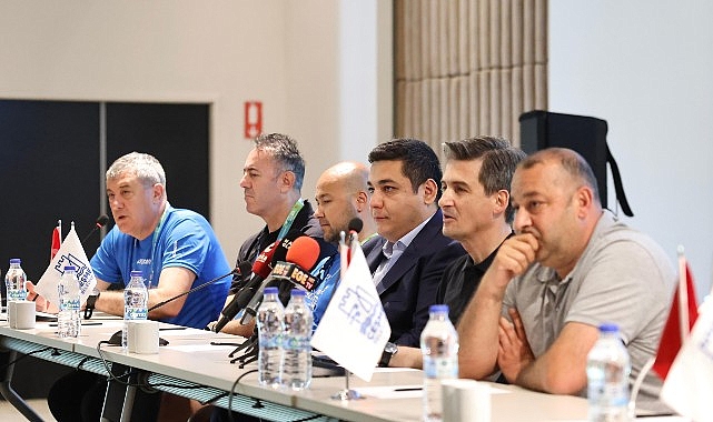 Salomon Çeşme Maratonu Basın Toplantısı’nda, Çeşme Belediye Başkan Yardımcısı Emre