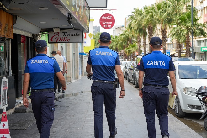 Tarsus Belediyesi, kent merkezindeki en yoğun yaya güzergahlarından biri olan