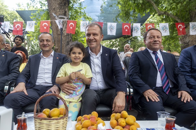 Mersin Büyükşehir Belediye Başkanı Vahap Seçer, Mut Belediyesi tarafından düzenlenen