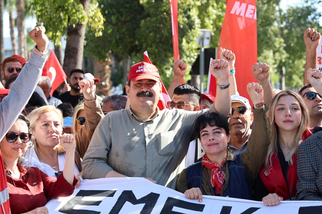 1 Mayıs Emek ve Dayanışma Günü’nü belediye emekçileri ile birlikte 