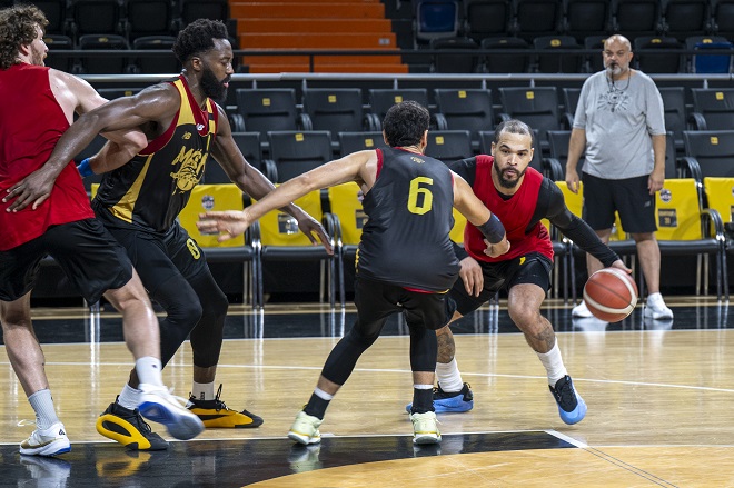 Türkiye Sigorta Basketbol Süper Ligi’nde play-off’a kalma mücadelesi veren Mersin