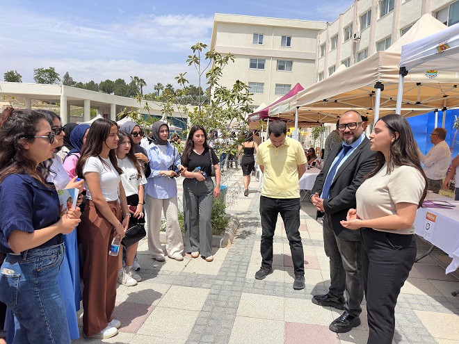 Mersin Büyükşehir Belediyesi Kariyer Merkezi; üniversitelerle iş birliğini güçlendirerek, öğrencilere