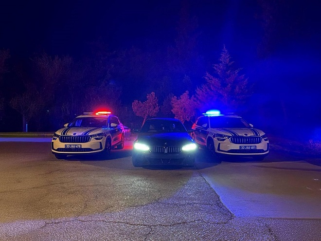 DRİFT YAPAN ŞAHISLARI JANDARMA YAKALADI