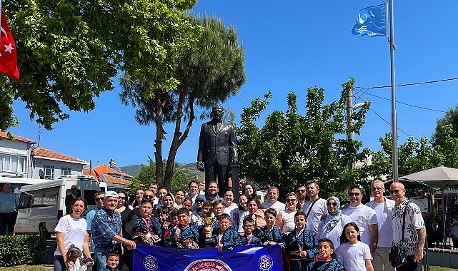 Aliağa Gençlik Merkezi (AGM) Spor Kulübü’nün Türk Halk Dansları kursunun