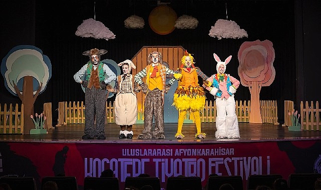 Karabağlar Kent Tiyatrosu ilk turnesini Kocatepe Tiyatro Festivali’ne gerçekleştirdi 