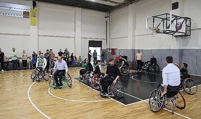 Konya Büyükşehir Belediyesi tarafından Konya Lisesi’ne kazandırılan spor salonunda gerçekleştirilen